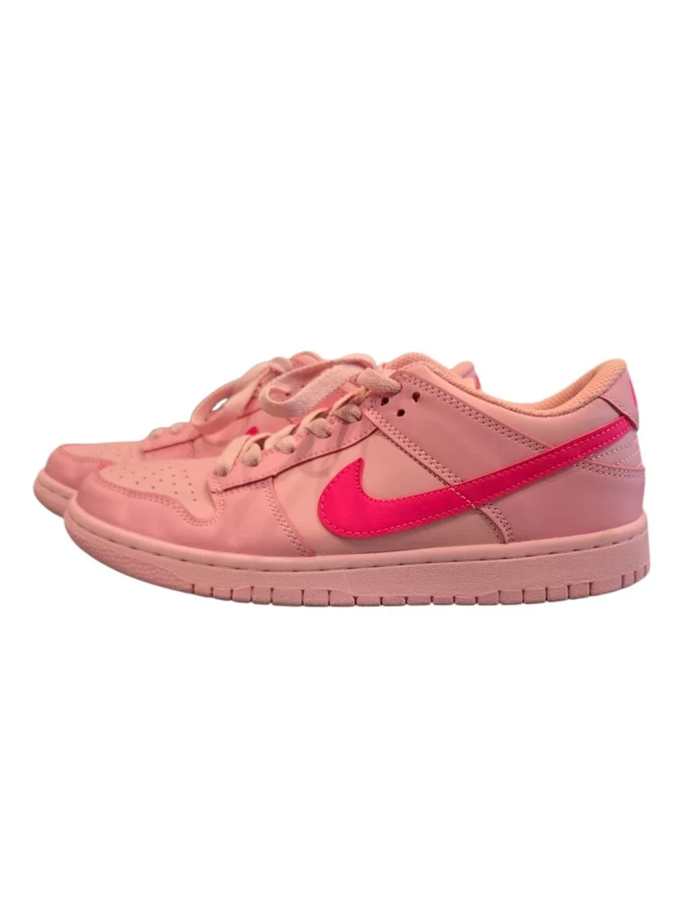 NIKE WOMEN'S LOW TRIPLE PINK SNEAKERS. SIZE 8 U. S.  DH9756-600